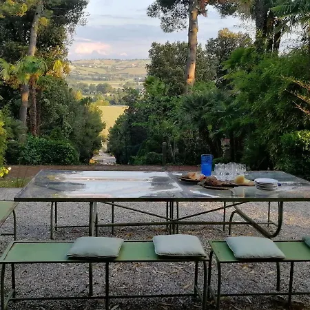 Graceful In With Garden * Treia